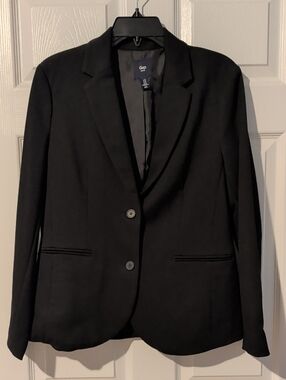 GAP Women's Black Two-Button Tailored Blazer